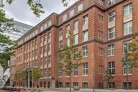 Hamburg University of Applied Sciences campus view showing modern buildings, students, and green spaces in Hamburg, Germany.